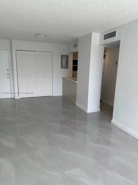 8821 W Flagler St #307, Miami, FL 33174