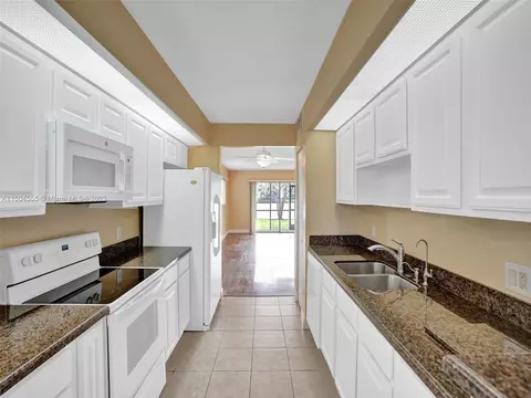 13700 SW 11th St #101A, Pembroke Pines, FL 33027