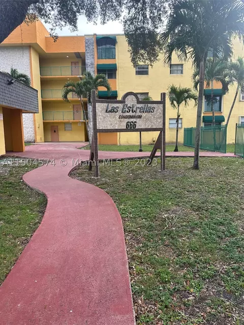 666 W 81st St #209, Hialeah, FL 33014