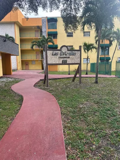 666 W 81st St #209, Hialeah, FL 33014