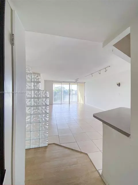 1750 NE 191st St #225-4, Miami, FL 33179