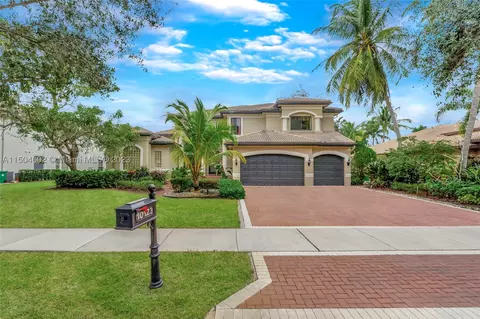 10123 S Lake Vista Cir, Davie, FL 33328