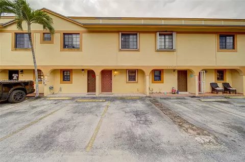 11761 SW 18th St #6, Miami, FL 33175