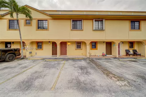 11761 SW 18th St #6, Miami, FL 33175
