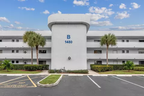1480 Sheridan St #1B, Hollywood, FL 33020