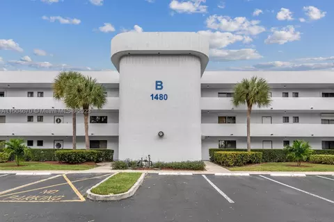 1480 Sheridan St #1B, Hollywood, FL 33020