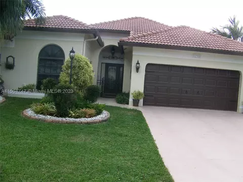 11780 Berry Dr, Hollywood, FL 33026