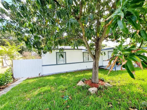 316 NW 100th Ter, Miami, FL 33150