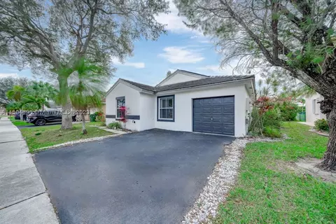 2012 NW 184th Way, Pembroke Pines, FL 33029