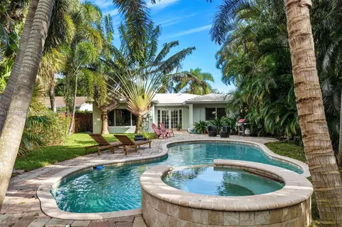 1521 S Palmway, Lake Worth, FL 33460