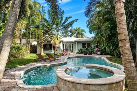 1521 S Palmway, Lake Worth, FL 33460