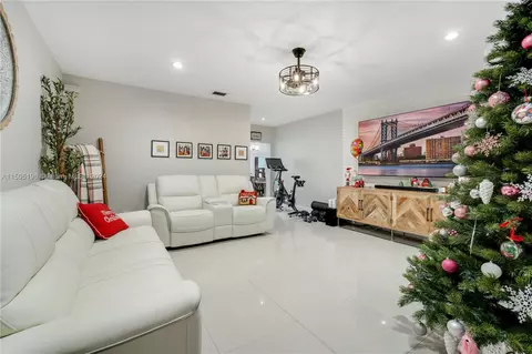 7120 Laurel Ln #7120, Miami Lakes, FL 33014