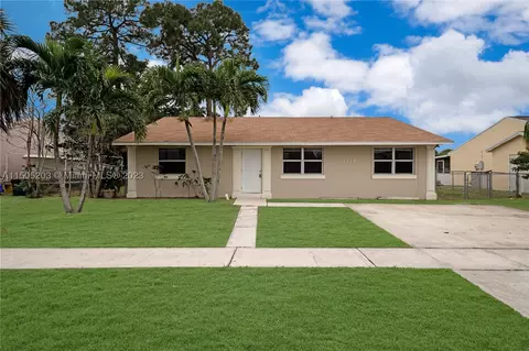 4239 Centurian Cir, Greenacres, FL 33463