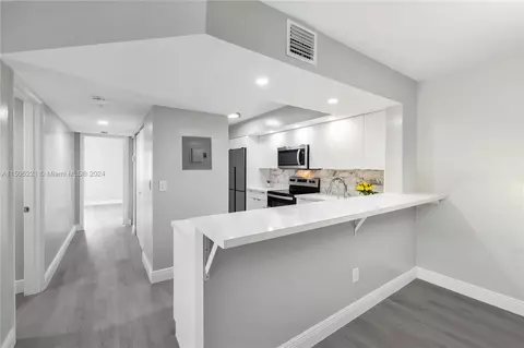 18840 NW 57th Ave #201, Hialeah, FL 33015