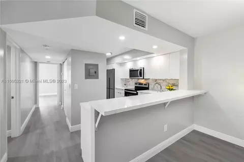18840 NW 57th Ave #201, Hialeah, FL 33015