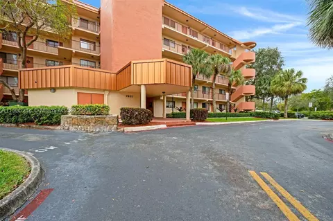 7451 NW 16th St #205, Plantation, FL 33313