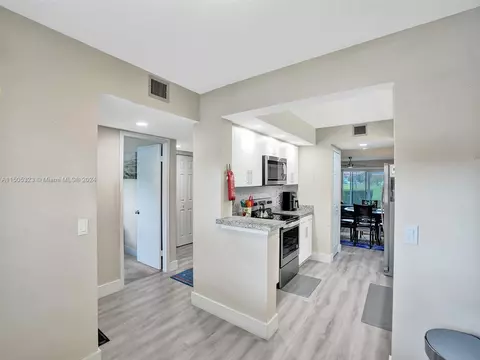 800 SW 125th Way #109O, Pembroke Pines, FL 33027