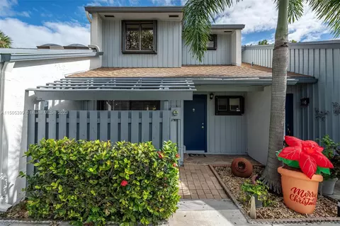 1551 N 14th Ter, Hollywood, FL 33020