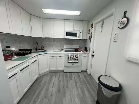14140 SW 84th St #402-H, Miami, FL 33183