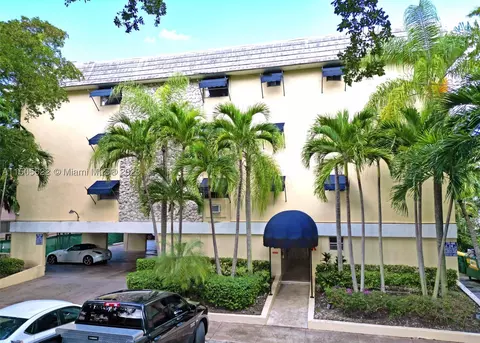 427 Santander Ave #403, Coral Gables, FL 33134