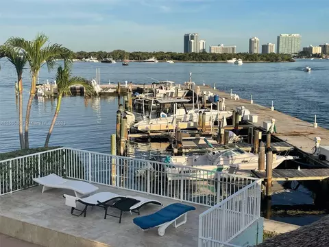 2700 NE 135th St #12, North Miami, FL 33181
