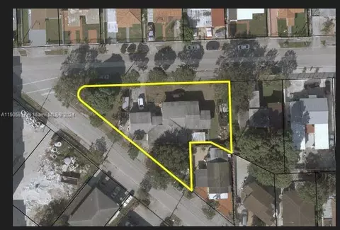 630 SE 8th Pl, Hialeah, FL 33010
