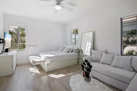 621 11th St #202, Miami Beach, FL 33139