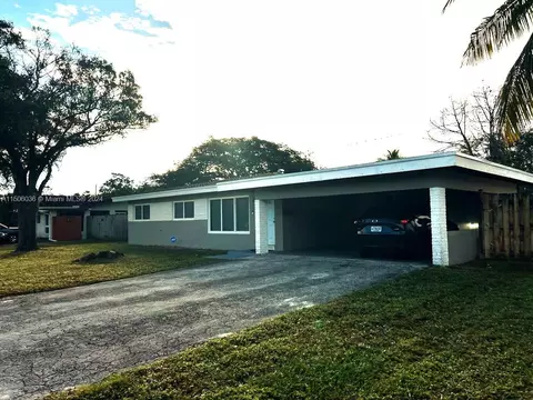 5702 SW 1st St, Plantation, FL 33317