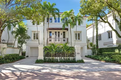 3518 Bayshore Villas Dr, Miami, FL 33133