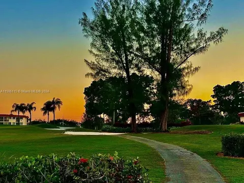 8901 S Hollybrook Blvd #105, Pembroke Pines, FL 33025