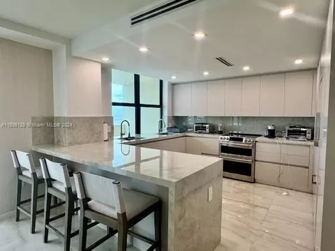 9801 Collins Ave #14E, Bal Harbour, FL 33154