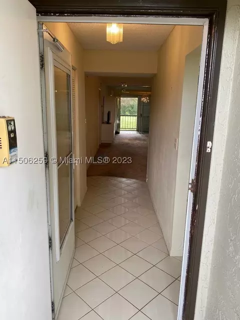 6080 NW 44th St #206, Lauderhill, FL 33319