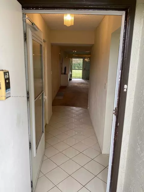 6080 NW 44th St #206, Lauderhill, FL 33319