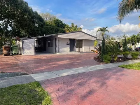 Exterior - 1365 W 63rd St, Hialeah, FL 33012 photo 3 of 6