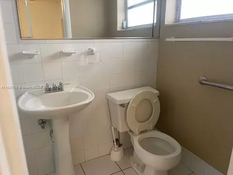 Bath - 1365 W 63rd St, Hialeah, FL 33012 photo 3 of 3