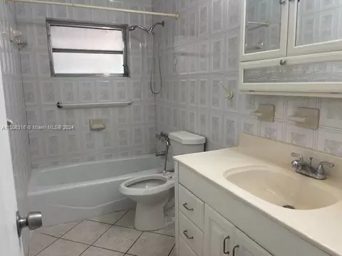Bath - 1365 W 63rd St, Hialeah, FL 33012 photo 1 of 3