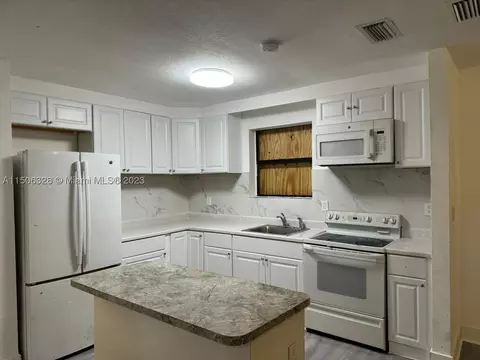 2900 NW 8 Pl, Fort Lauderdale, FL 33311