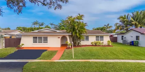 11141 Taft St, Pembroke Pines, FL 33026