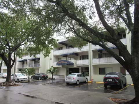 1480 W 46th St #217, Hialeah, FL 33012
