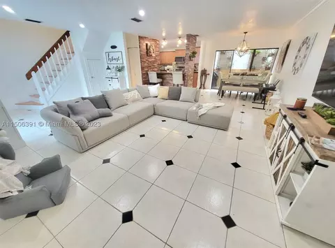 6885 NW 169th St #69G, Hialeah, FL 33015
