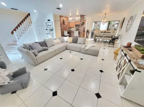 6885 NW 169th St #69G, Hialeah, FL 33015