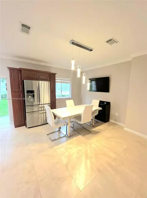 6900 NW 179th St #113-1, Hialeah, FL 33015