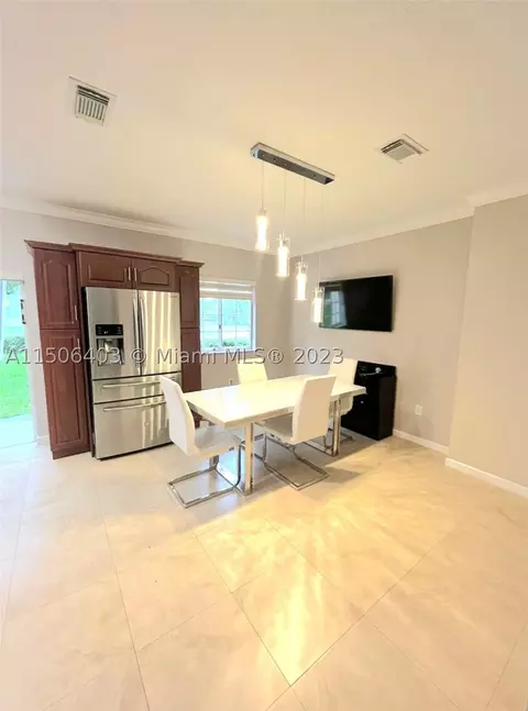 6900 NW 179th St #113-1, Hialeah, FL 33015