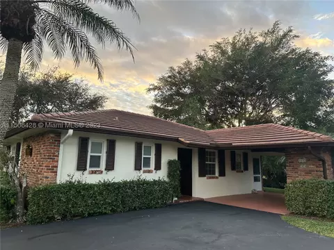 9093 W Thunderbird Dr, Coral Springs, FL 33065