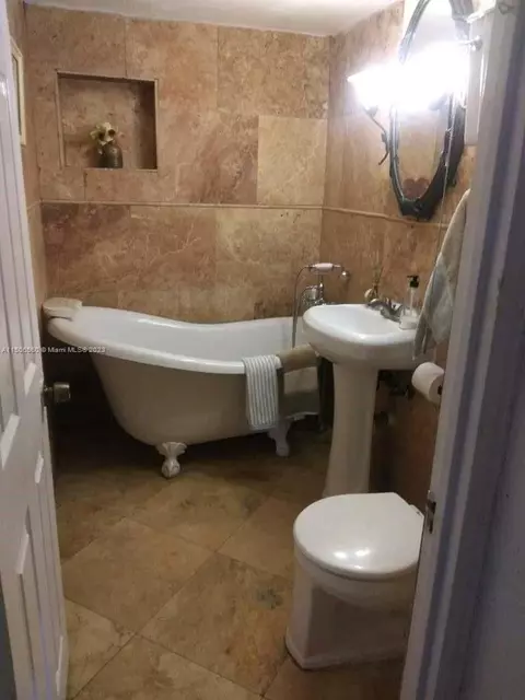 Bath - 1100 E 8th Ct, Hialeah, FL 33010 photo 1 of 2