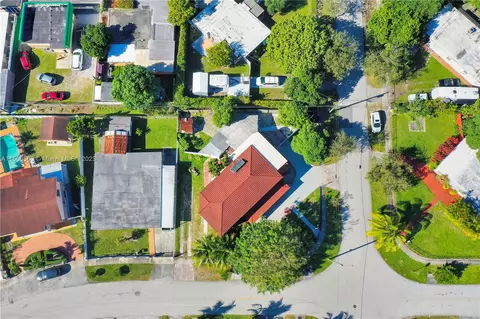 Exterior - 1100 E 8th Ct, Hialeah, FL 33010 photo 2 of 10