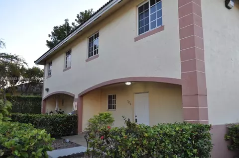 6767 NW 182nd St #103, Hialeah, FL 33015