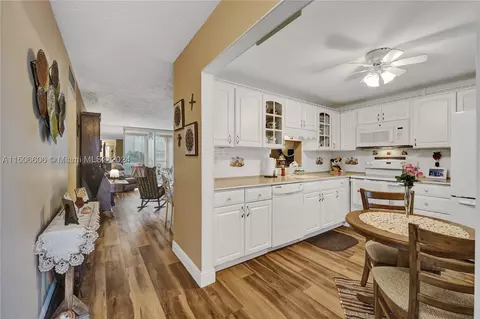414 SE 10th St #105, Dania Beach, FL 33004