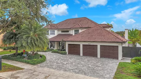 8040 NW 167th Ter, Miami Lakes, FL 33016