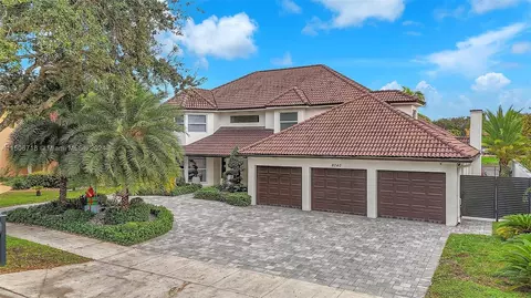 8040 NW 167th Ter, Miami Lakes, FL 33016